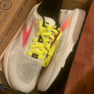Brooks launch 9 NEW in box